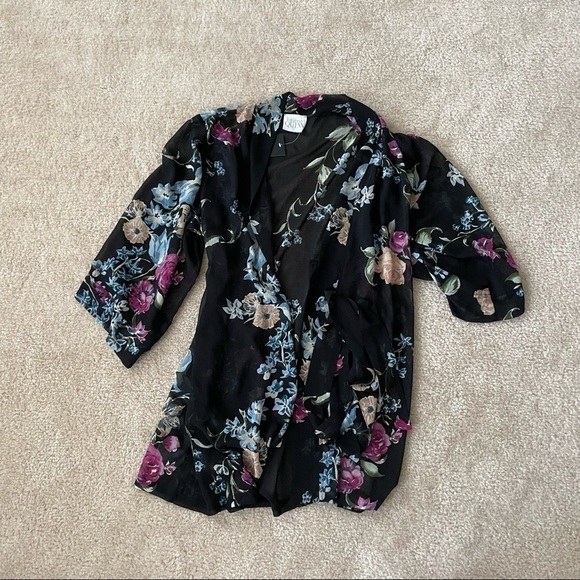 NWT Helena Quinn Floral Kimono With Belt! - Picture 1 of 5